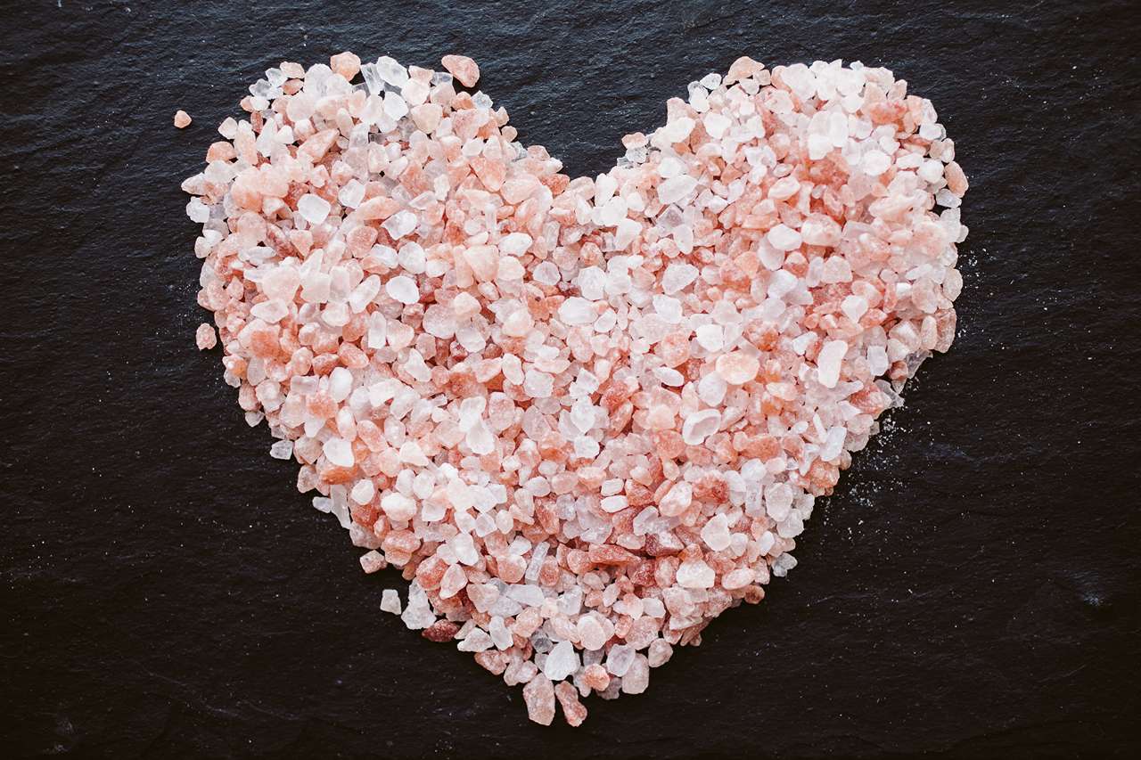 himalayan pink rock sea salt benefits hydration trace minerals